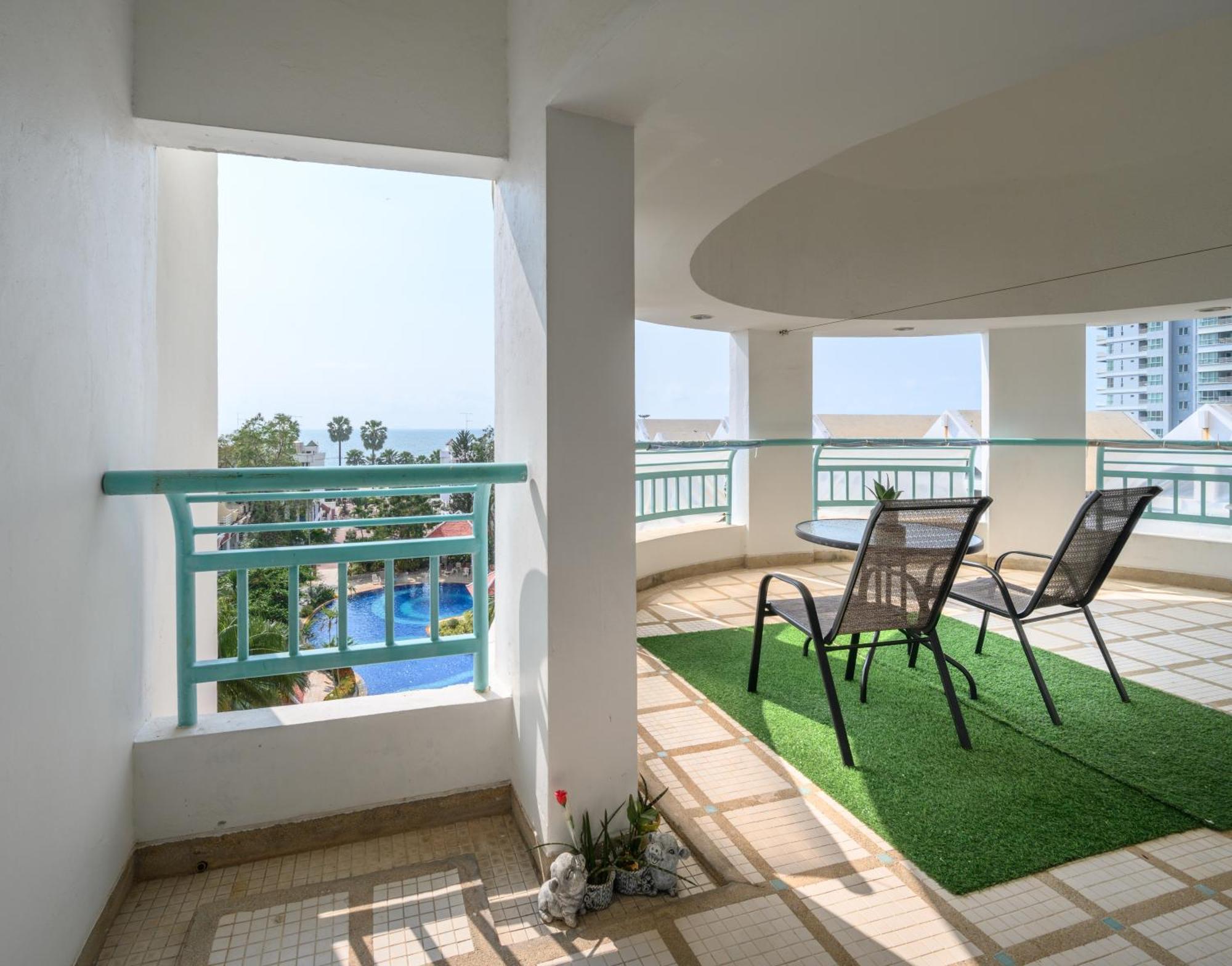 Jomtien Beachfront Stylish Studio , Stunning Seaview , Big Pool Exterior foto