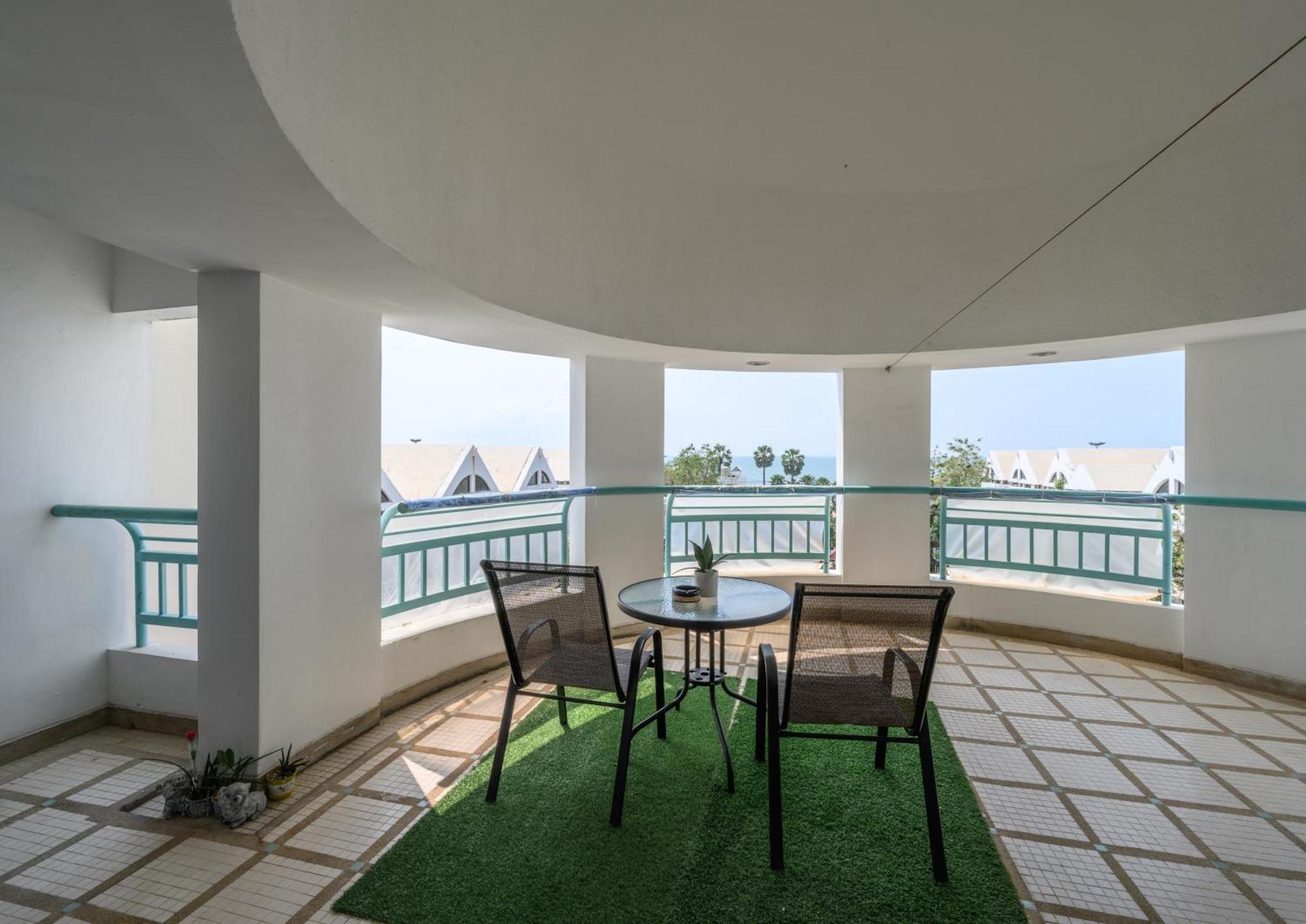 Jomtien Beachfront Stylish Studio , Stunning Seaview , Big Pool Exterior foto