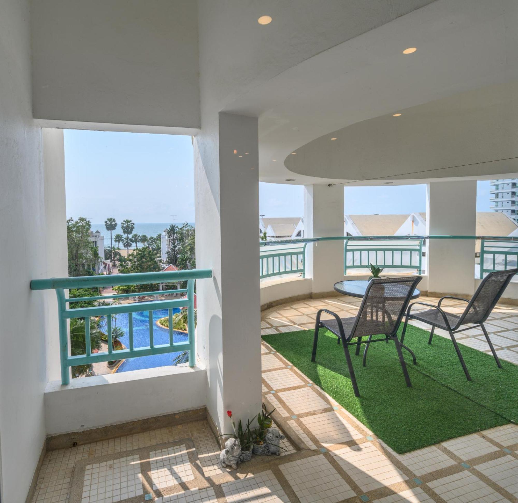 Jomtien Beachfront Stylish Studio , Stunning Seaview , Big Pool Exterior foto
